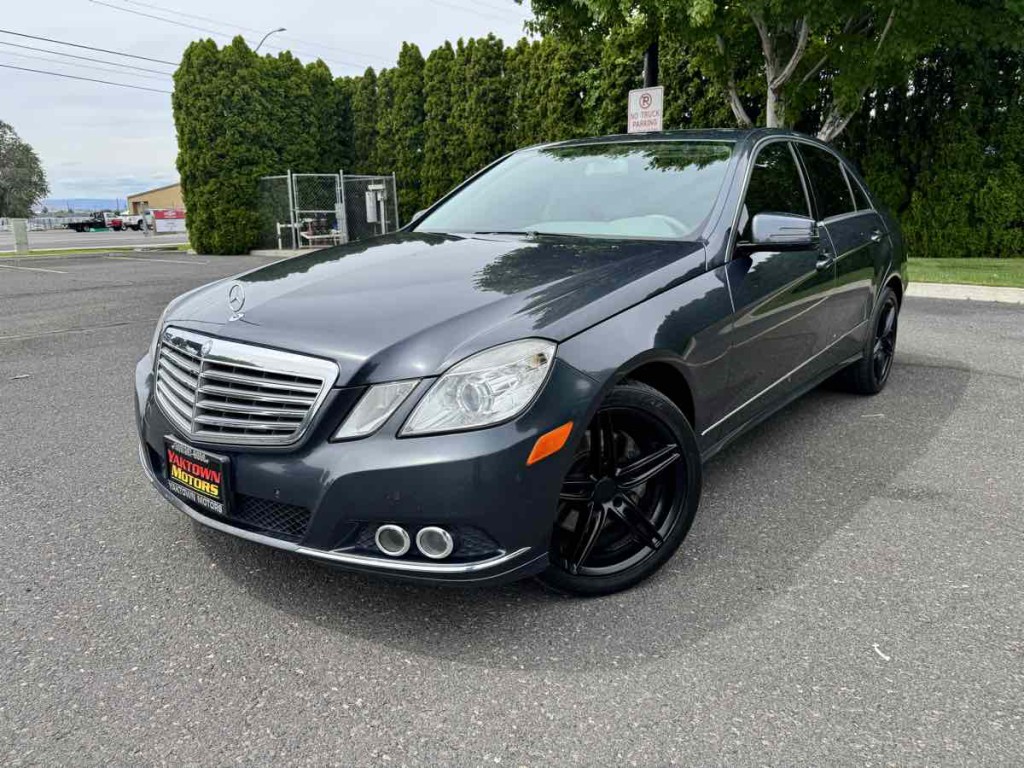 2011 Mercedes-Benz E-Class Image 3