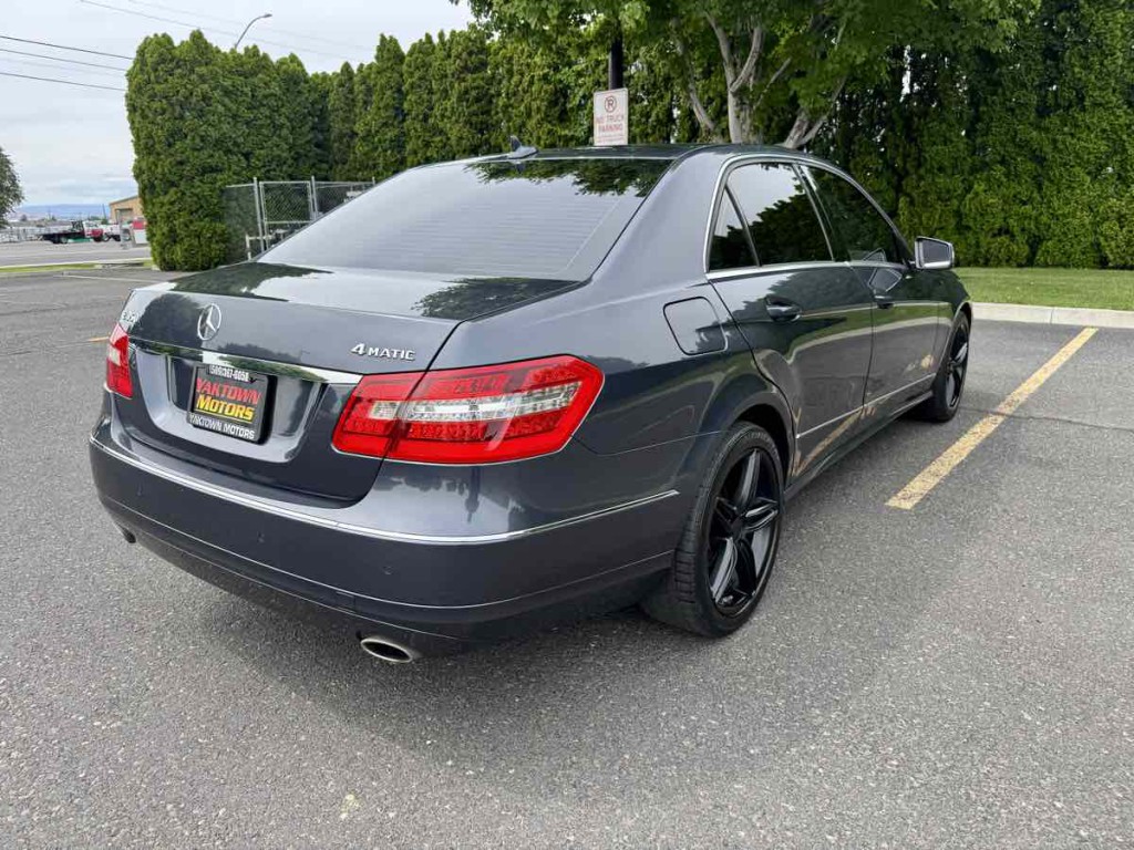 2011 Mercedes-Benz E-Class Image 11
