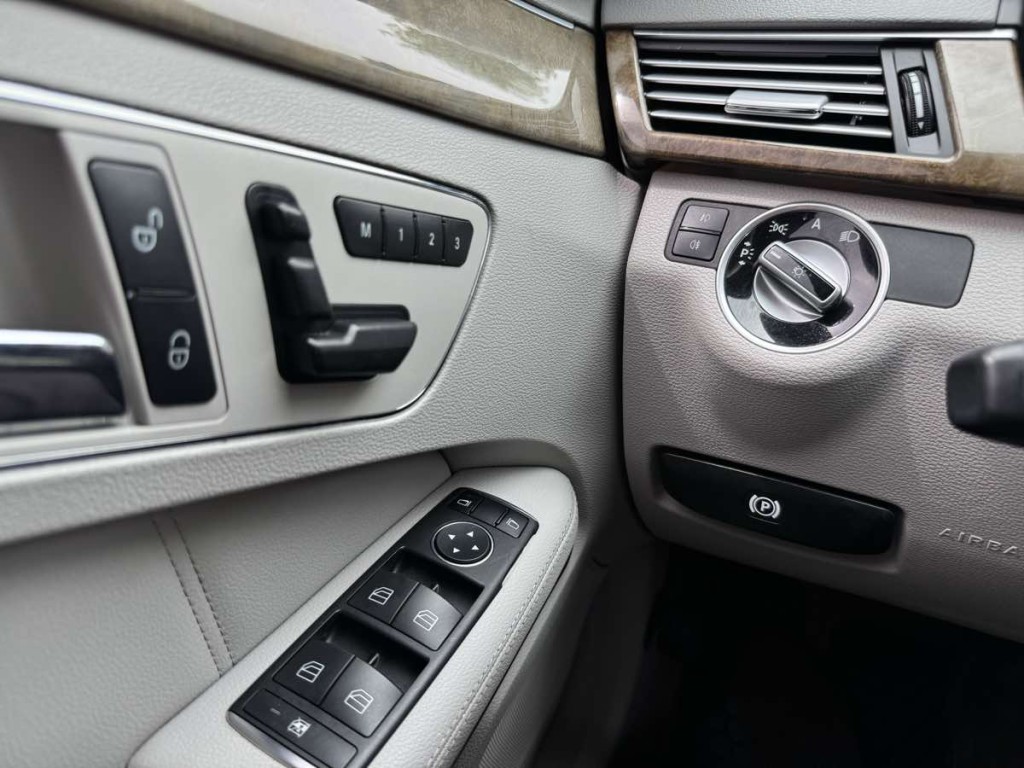 2011 Mercedes-Benz E-Class Image 23