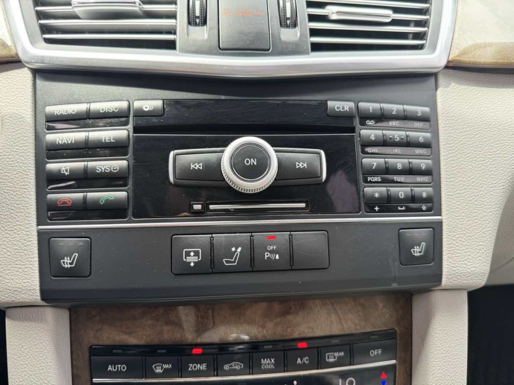 2011 Mercedes-Benz E-Class Image 25