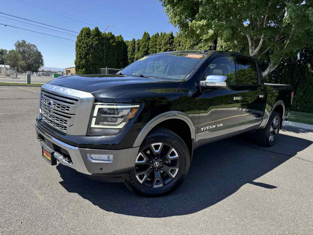 2020 Nissan Titan Image 3