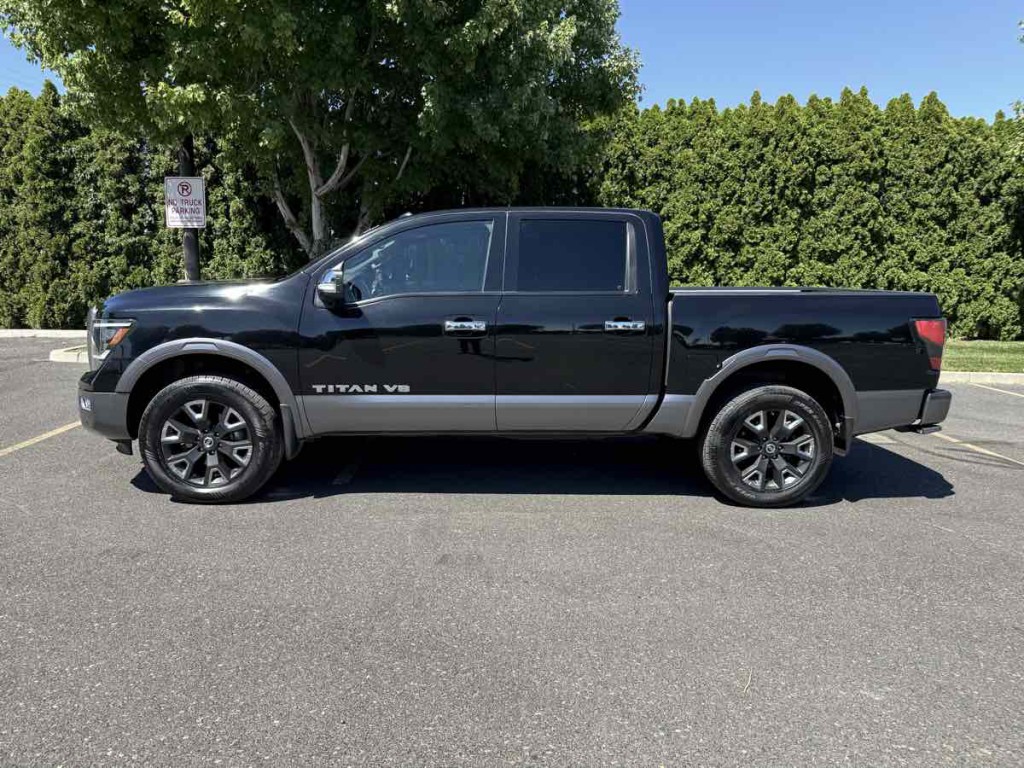 2020 Nissan Titan Image 8