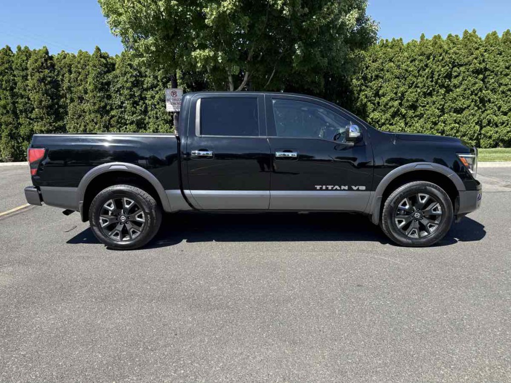 2020 Nissan Titan Image 9