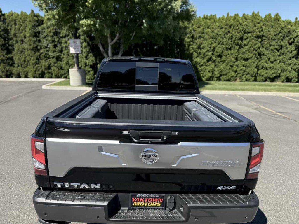 2020 Nissan Titan Image 12