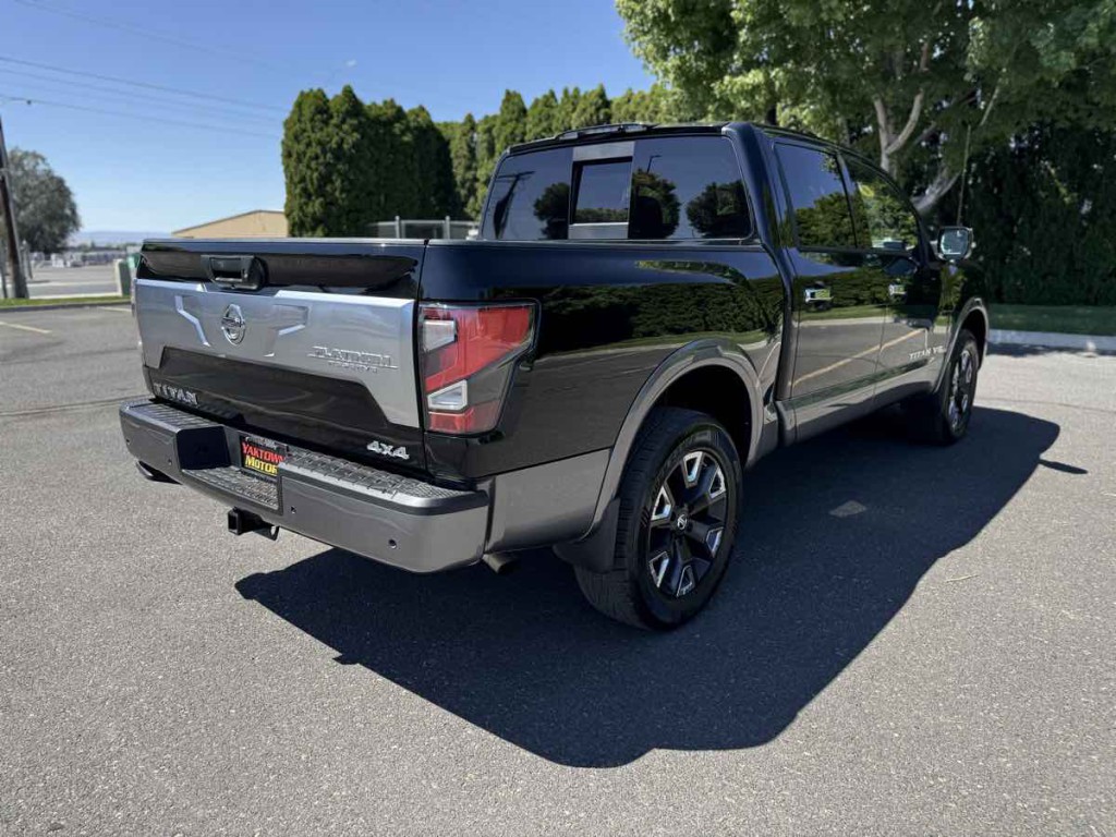 2020 Nissan Titan Image 13