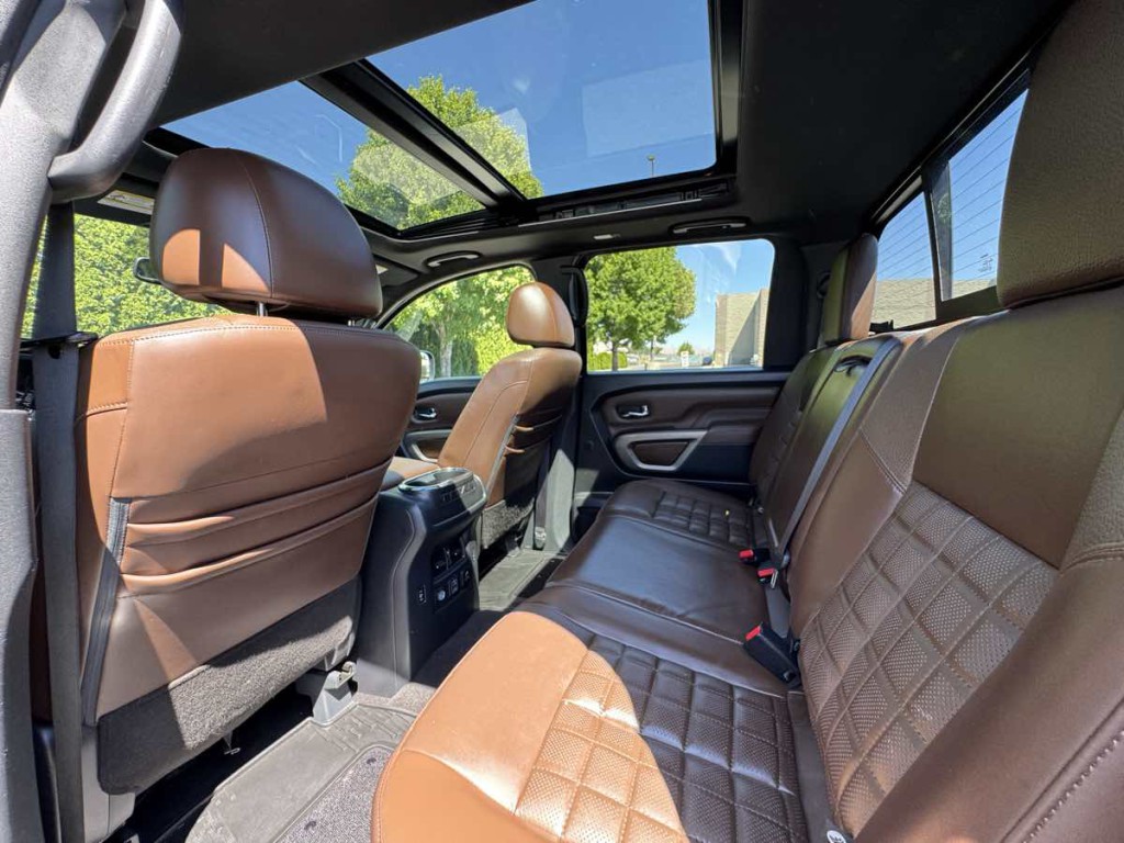 2020 Nissan Titan Image 17