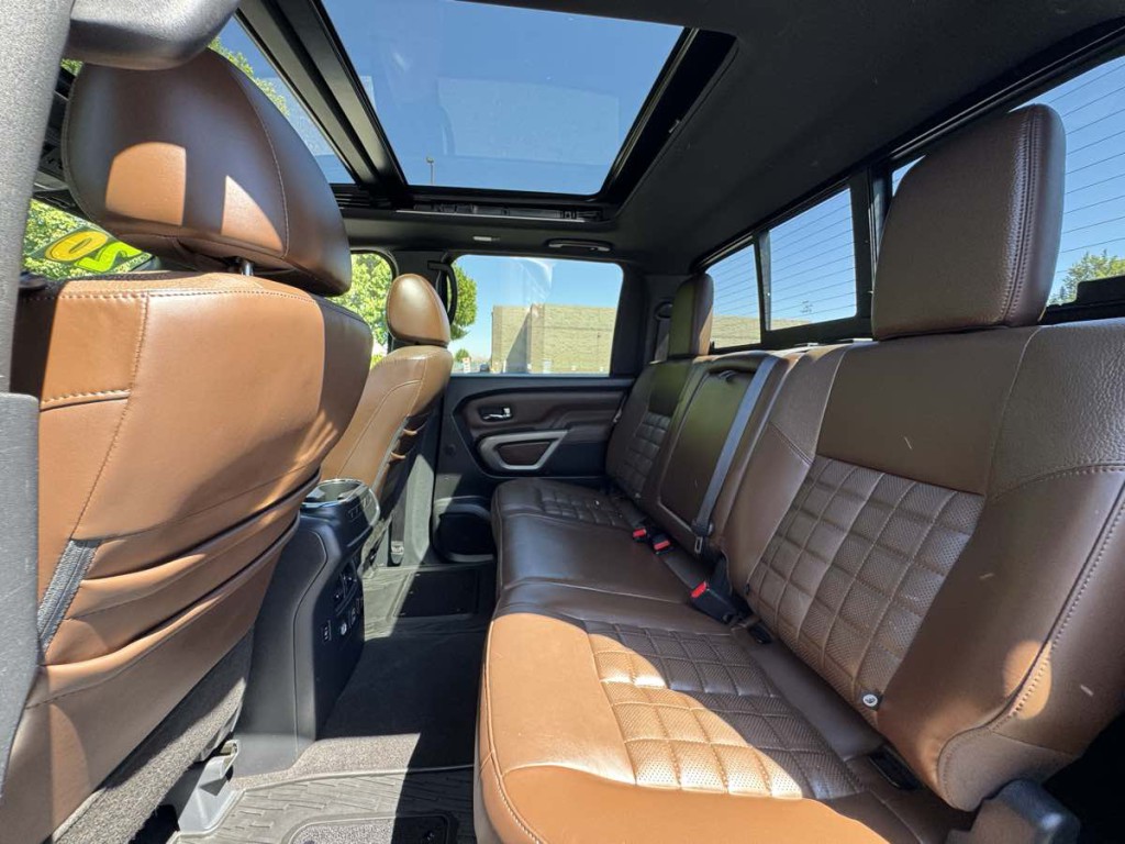 2020 Nissan Titan Image 18