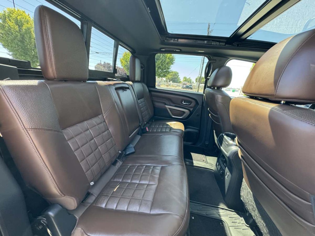 2020 Nissan Titan Image 20