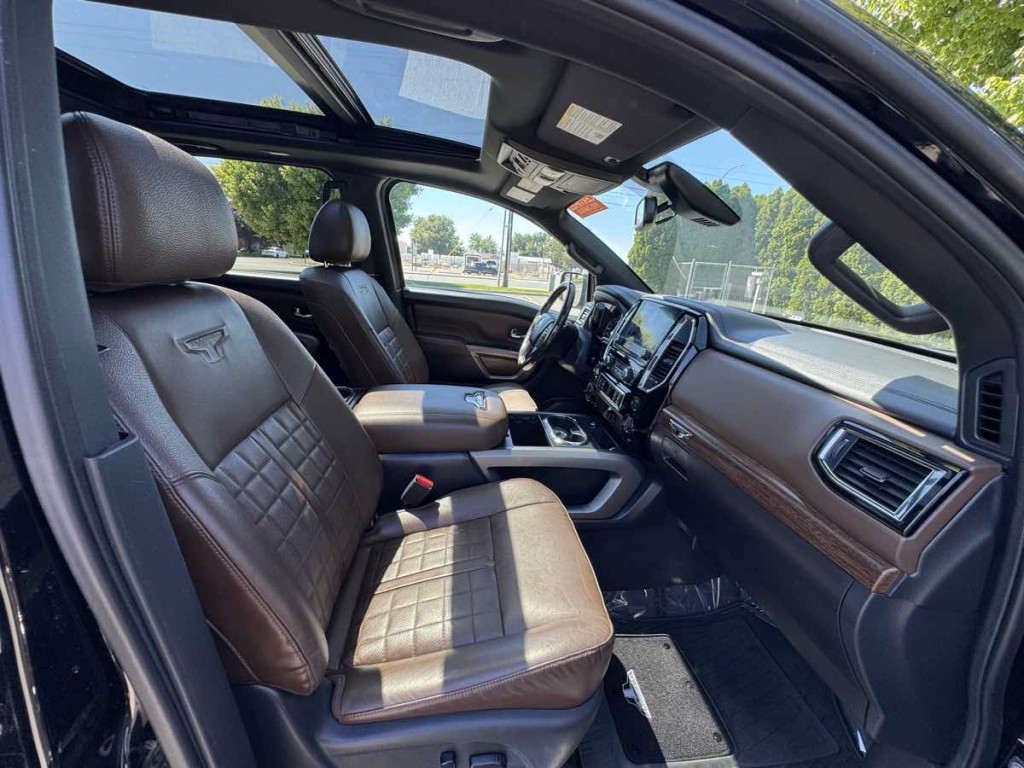 2020 Nissan Titan Image 24