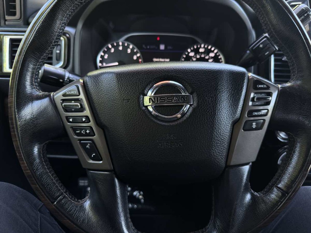 2020 Nissan Titan Image 25