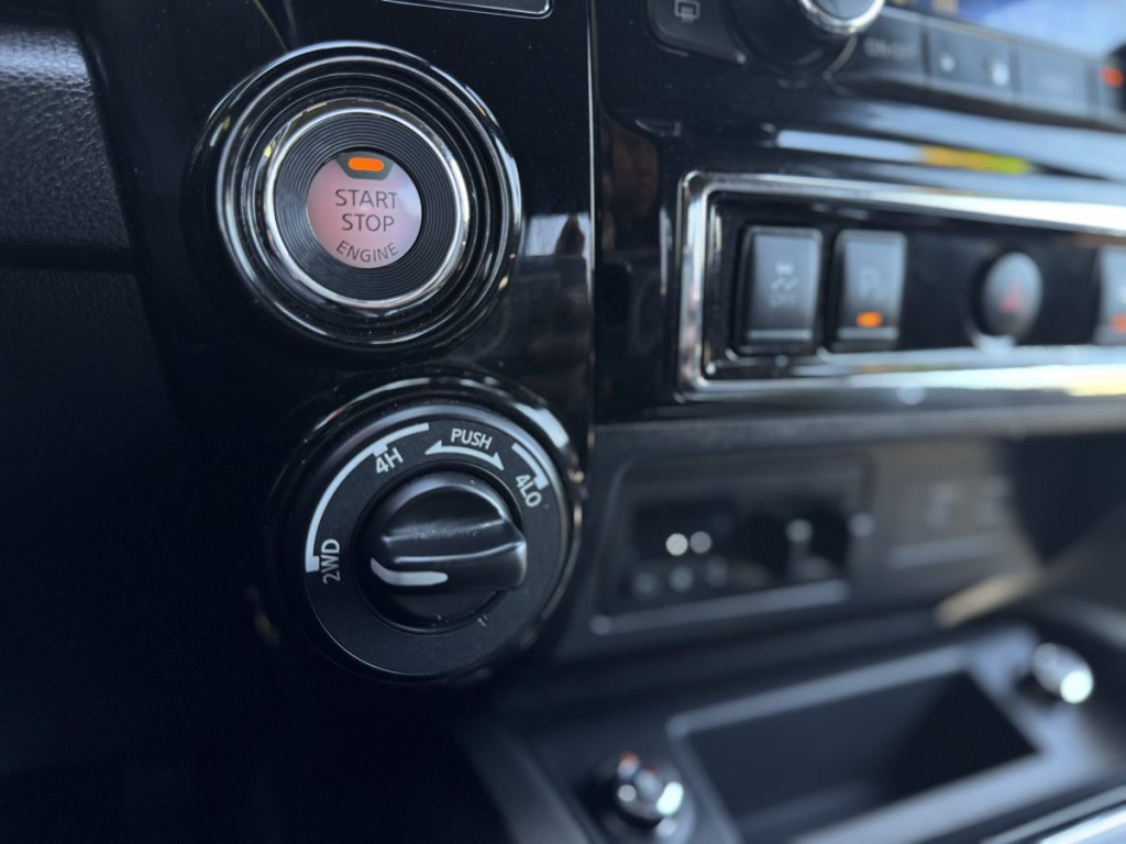 2020 Nissan Titan Image 30