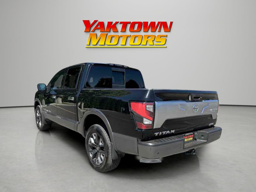 2020 Nissan Titan Image 9