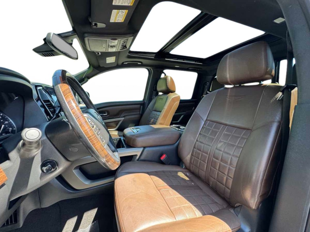 2020 Nissan Titan Image 15