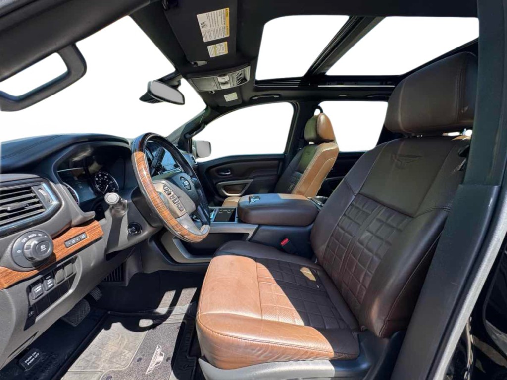 2020 Nissan Titan Image 16