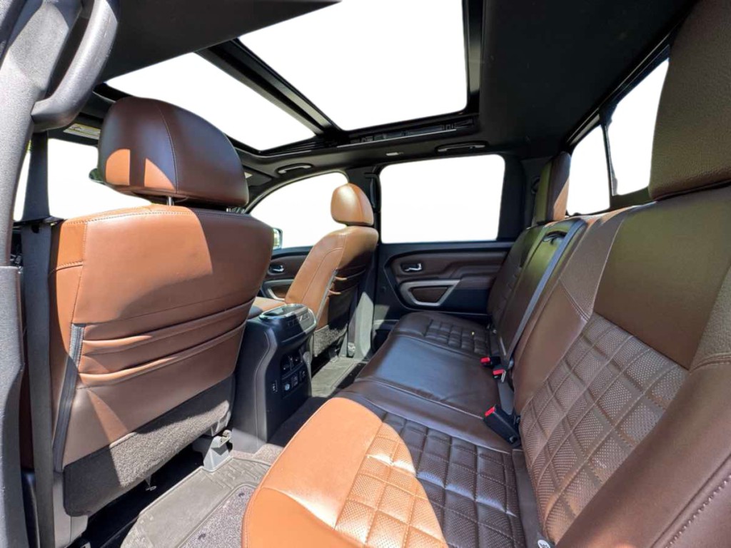 2020 Nissan Titan Image 17