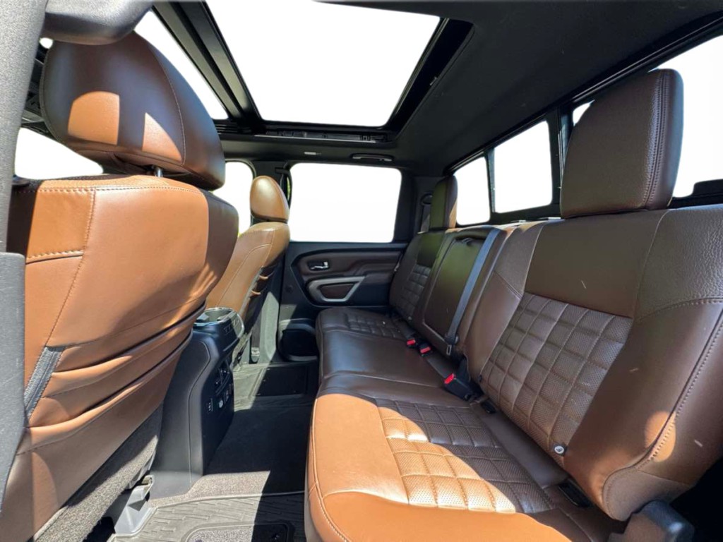 2020 Nissan Titan Image 18