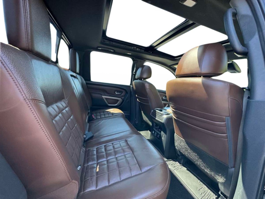 2020 Nissan Titan Image 19