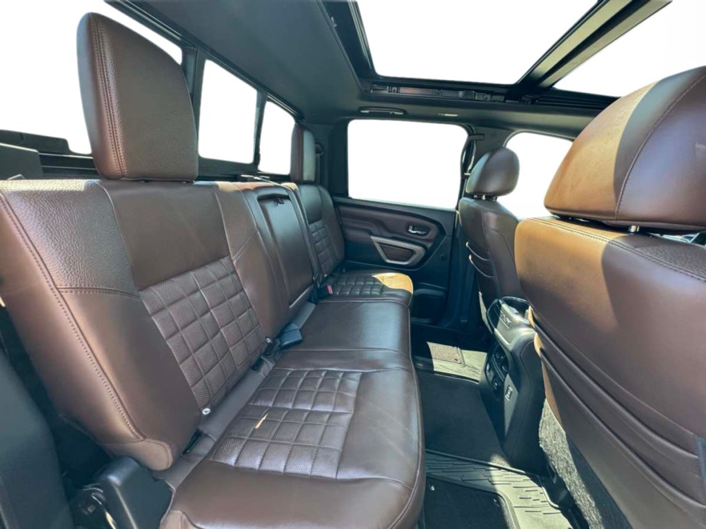2020 Nissan Titan Image 20
