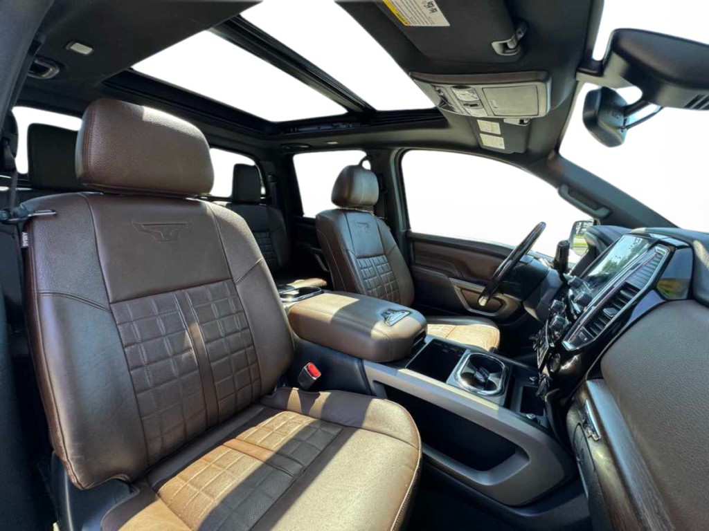2020 Nissan Titan Image 23