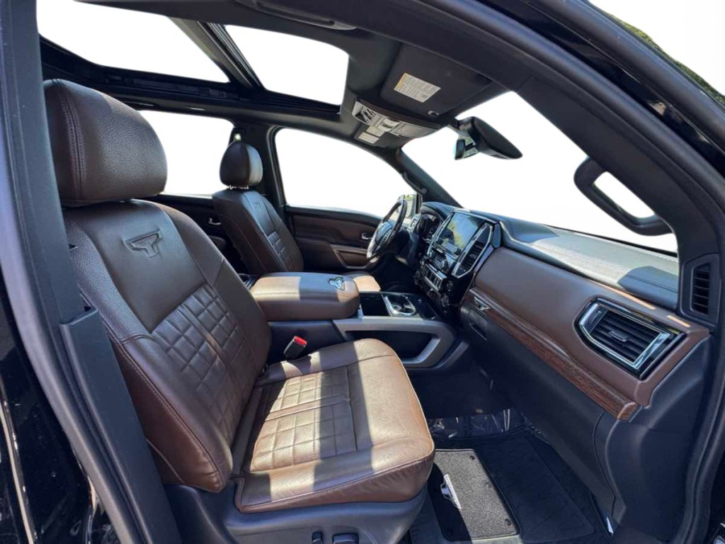 2020 Nissan Titan Image 24