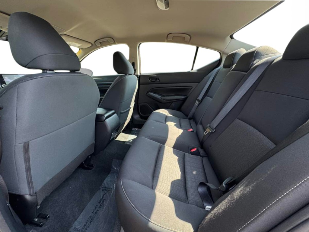 2024 Nissan Altima Image 16