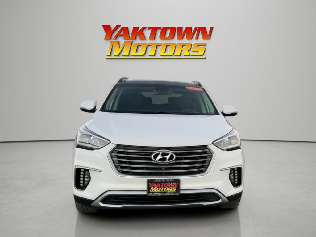 2017 Hyundai Santa Fe Image 2