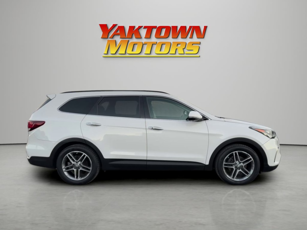 2017 Hyundai Santa Fe Image 8