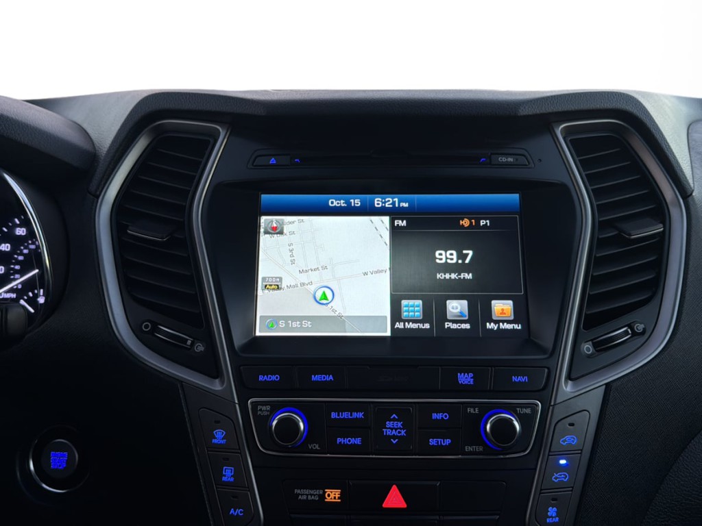 2017 Hyundai Santa Fe Image 10