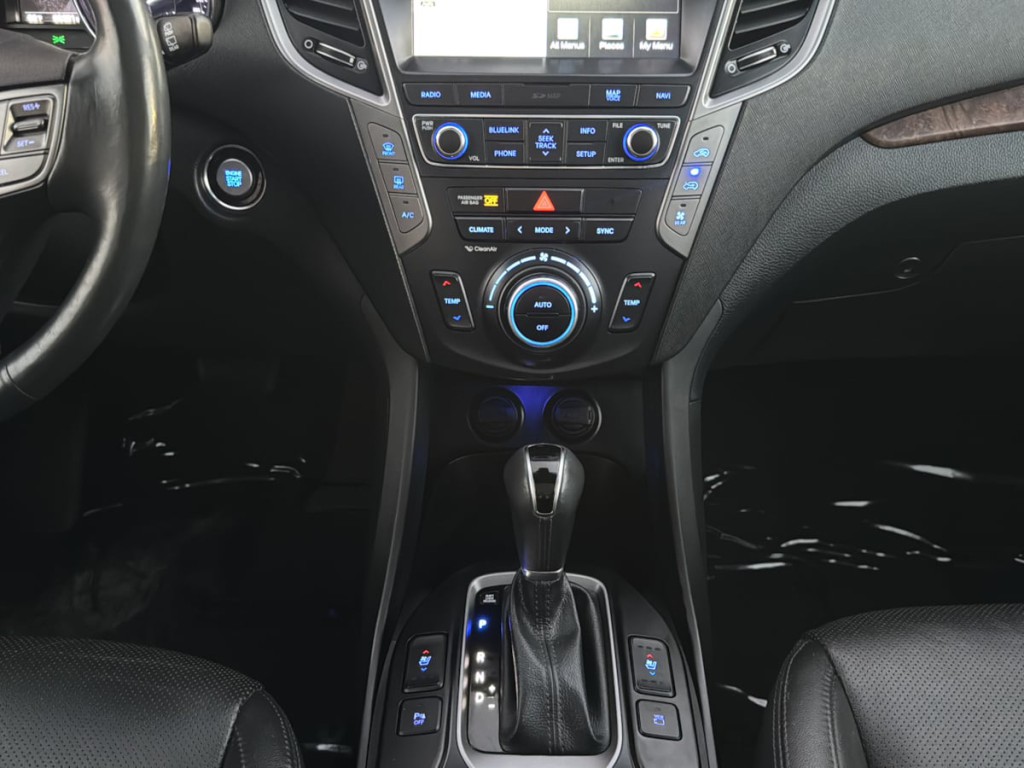 2017 Hyundai Santa Fe Image 14