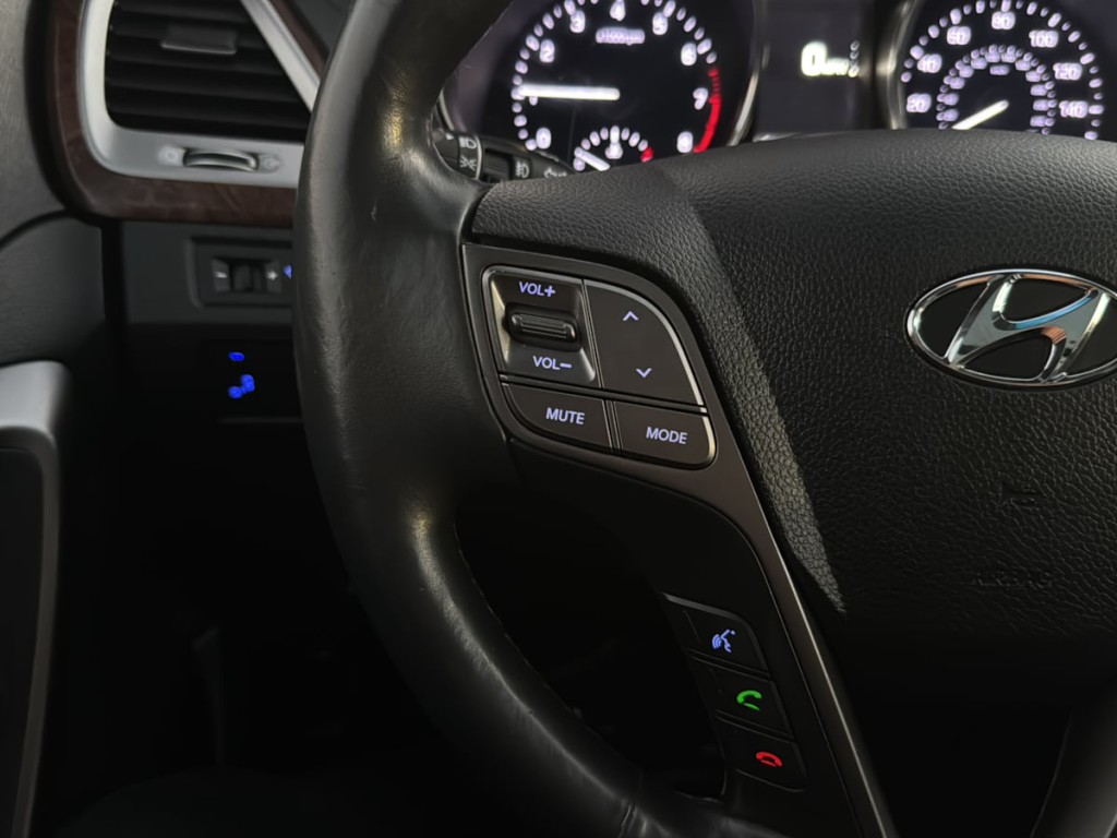 2017 Hyundai Santa Fe Image 16