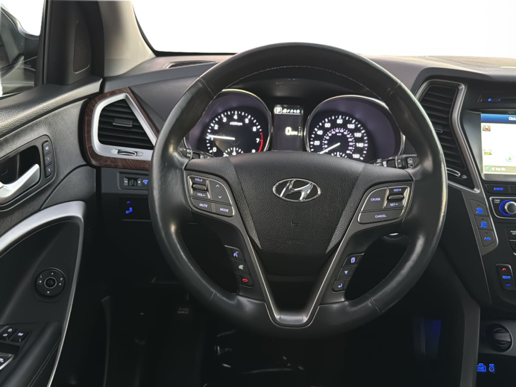 2017 Hyundai Santa Fe Image 17