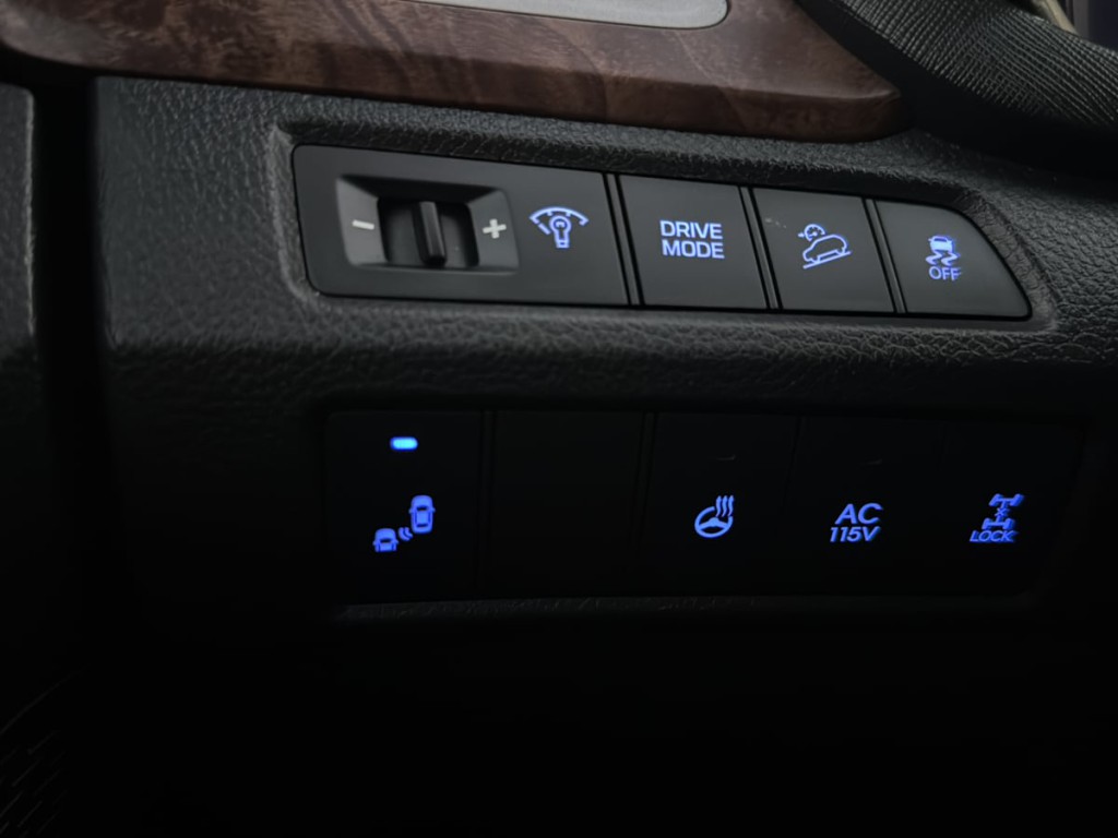 2017 Hyundai Santa Fe Image 24