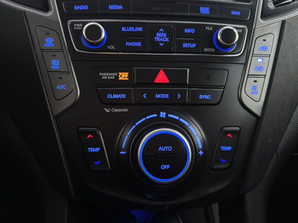 2017 Hyundai Santa Fe Image 25