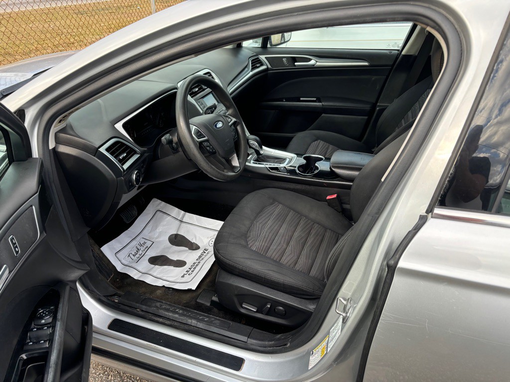 2016 Ford Fusion Image 2