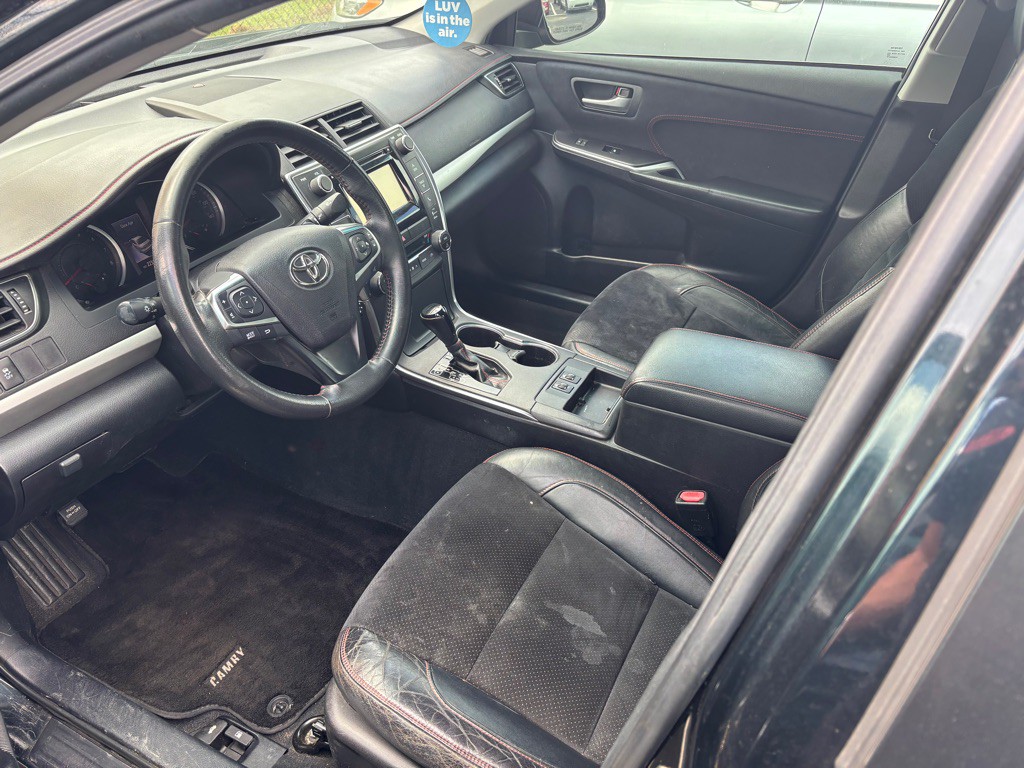 2015 Toyota Camry Image 2