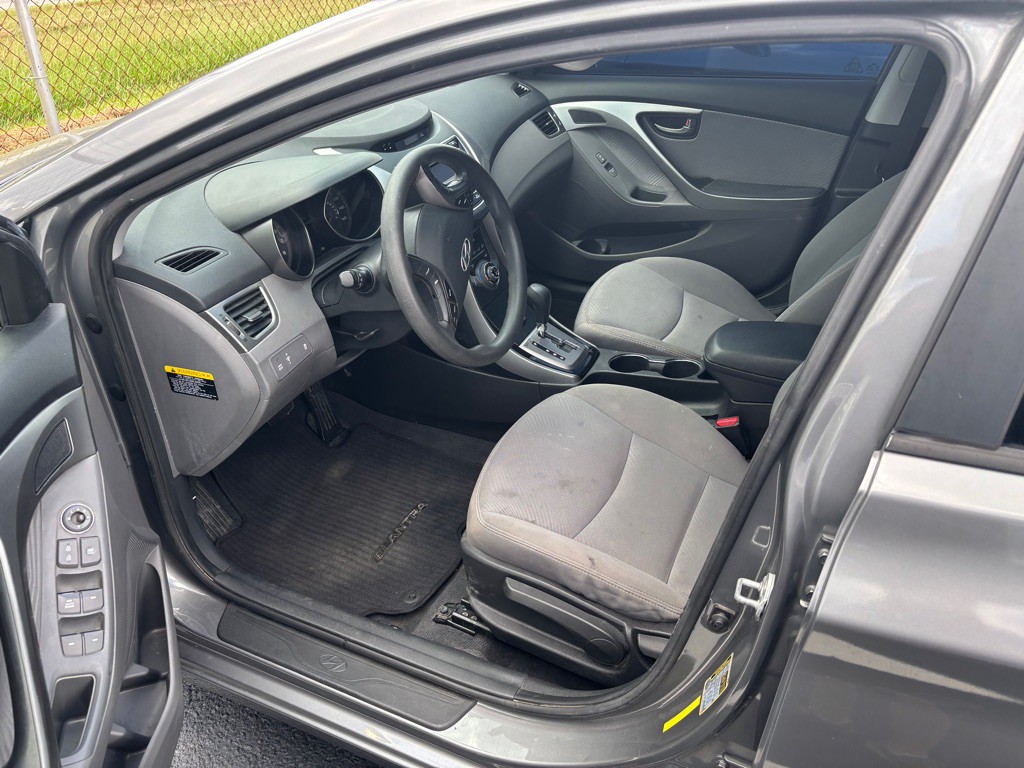 2013 Hyundai Elantra Image 3
