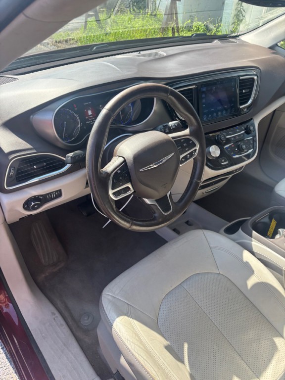 2017 Chrysler Pacifica Image 2