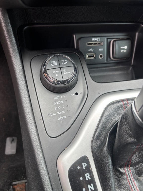 2015 Jeep Cherokee Image 11