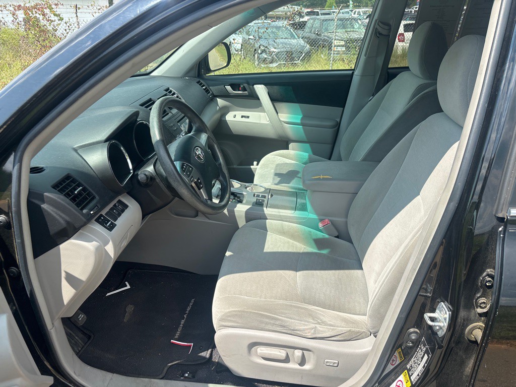 2011 Toyota Highlander Image 10