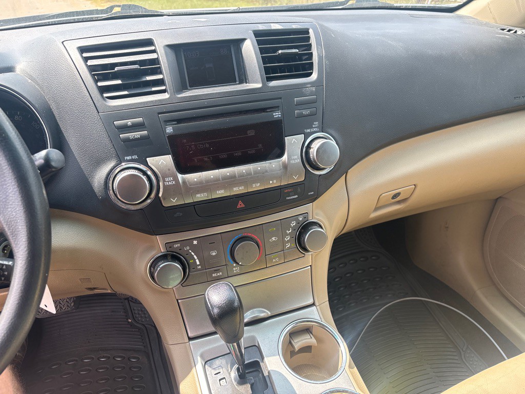 2012 Toyota Highlander Image 10