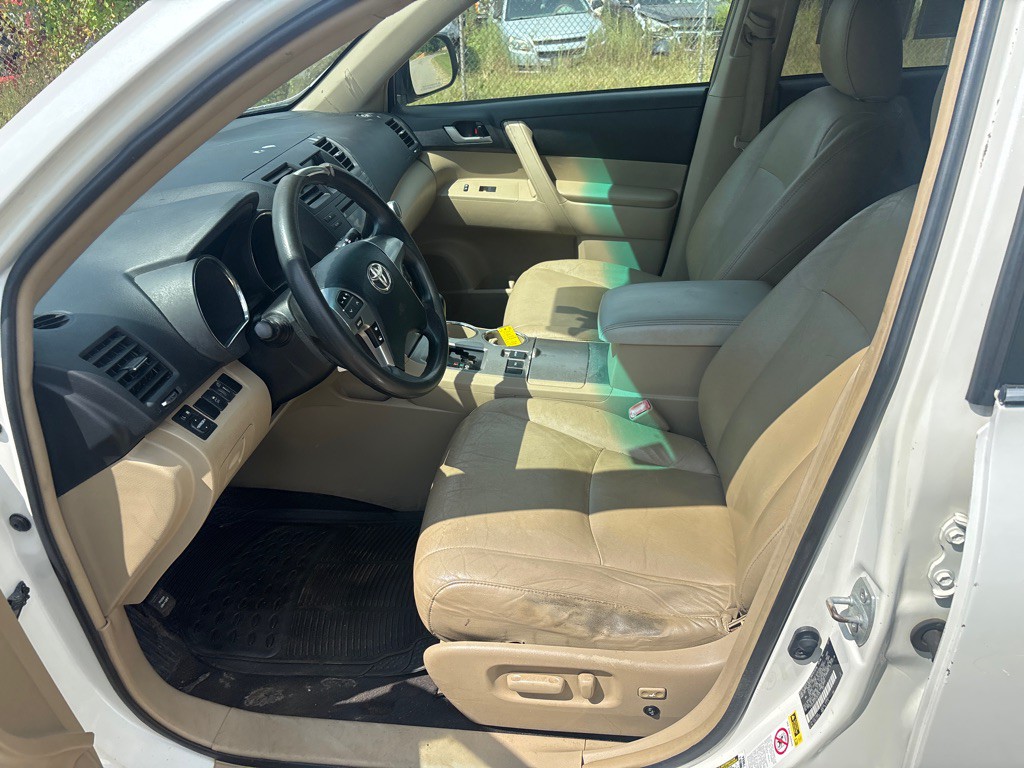 2012 Toyota Highlander Image 11