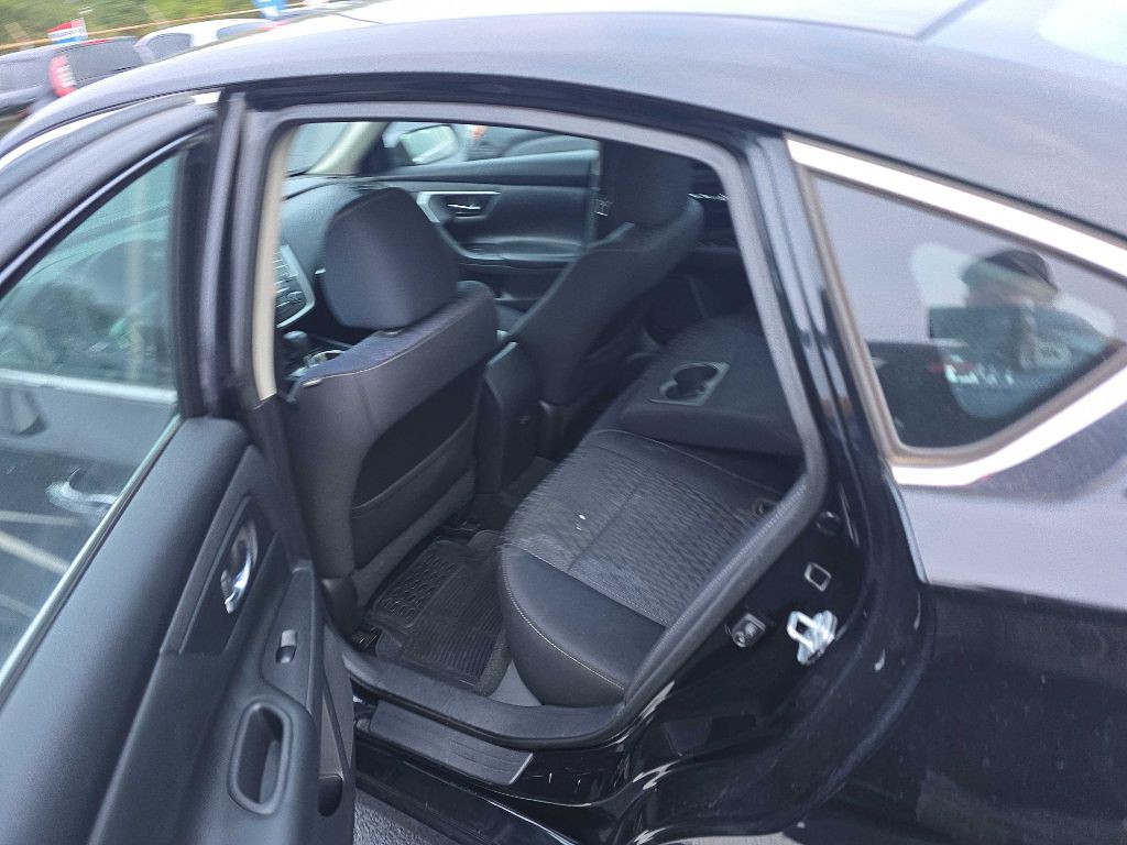2017 Nissan Altima Image 2