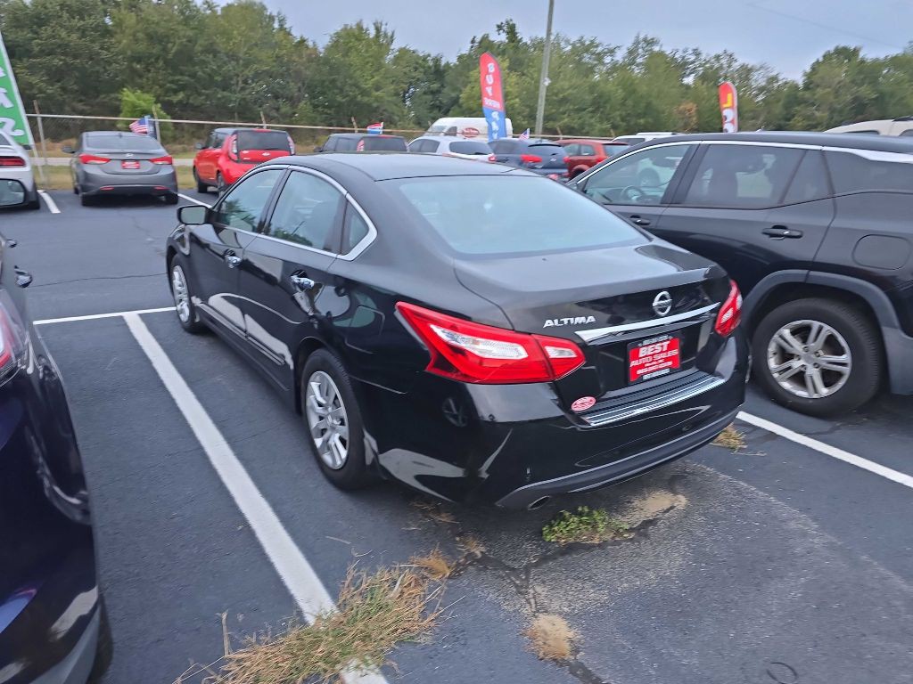 2017 Nissan Altima Image 4