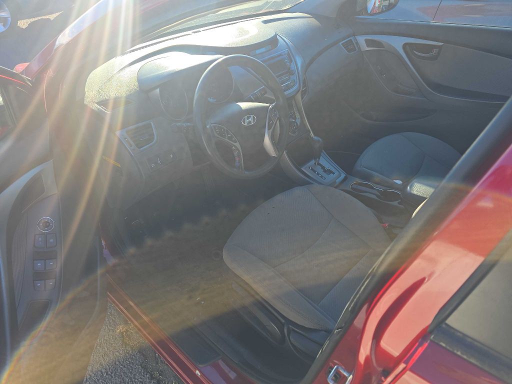 2013 Hyundai Elantra Image 8