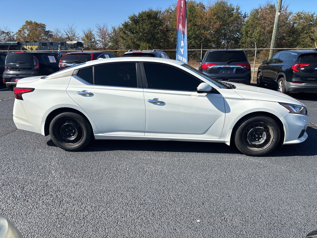 2020 Nissan Altima Image 4