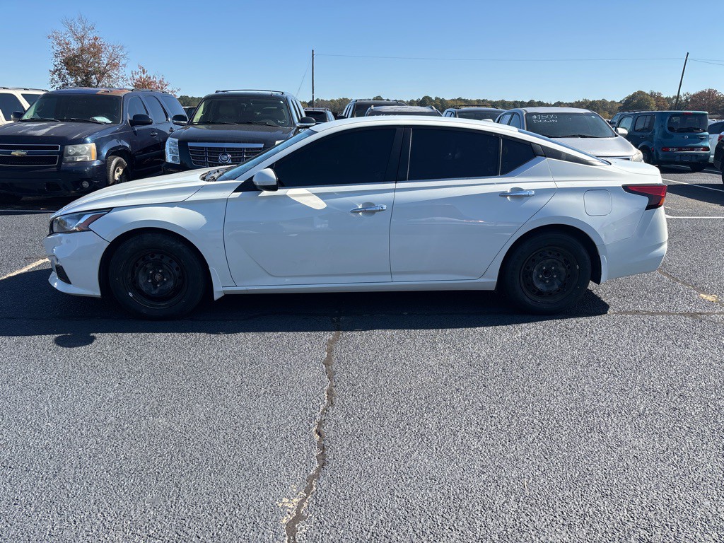 2020 Nissan Altima Image 8