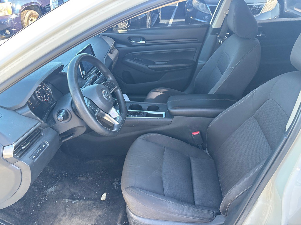 2020 Nissan Altima Image 9