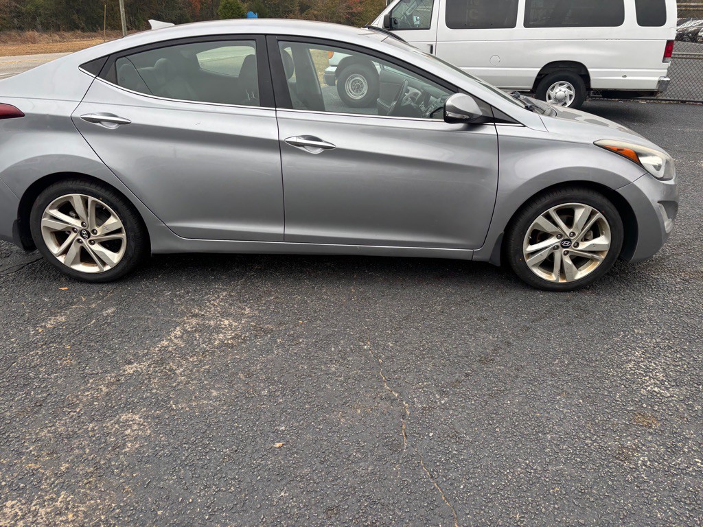 2015 Hyundai Elantra Image 2