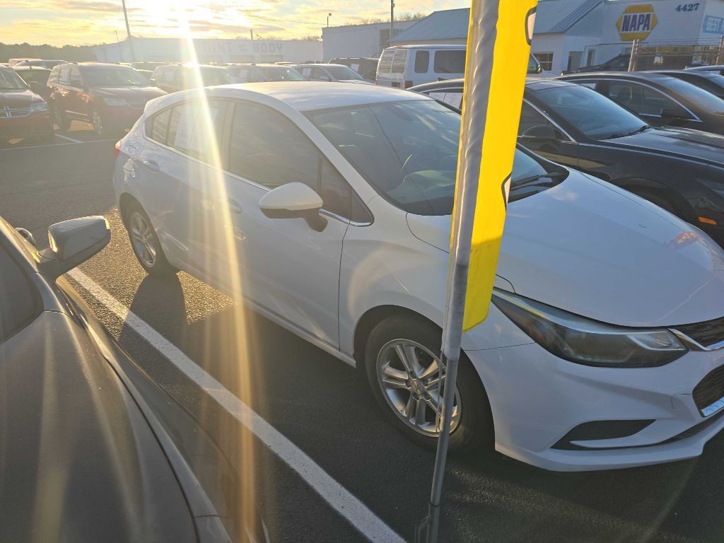 2017 Chevrolet Cruze Image 1