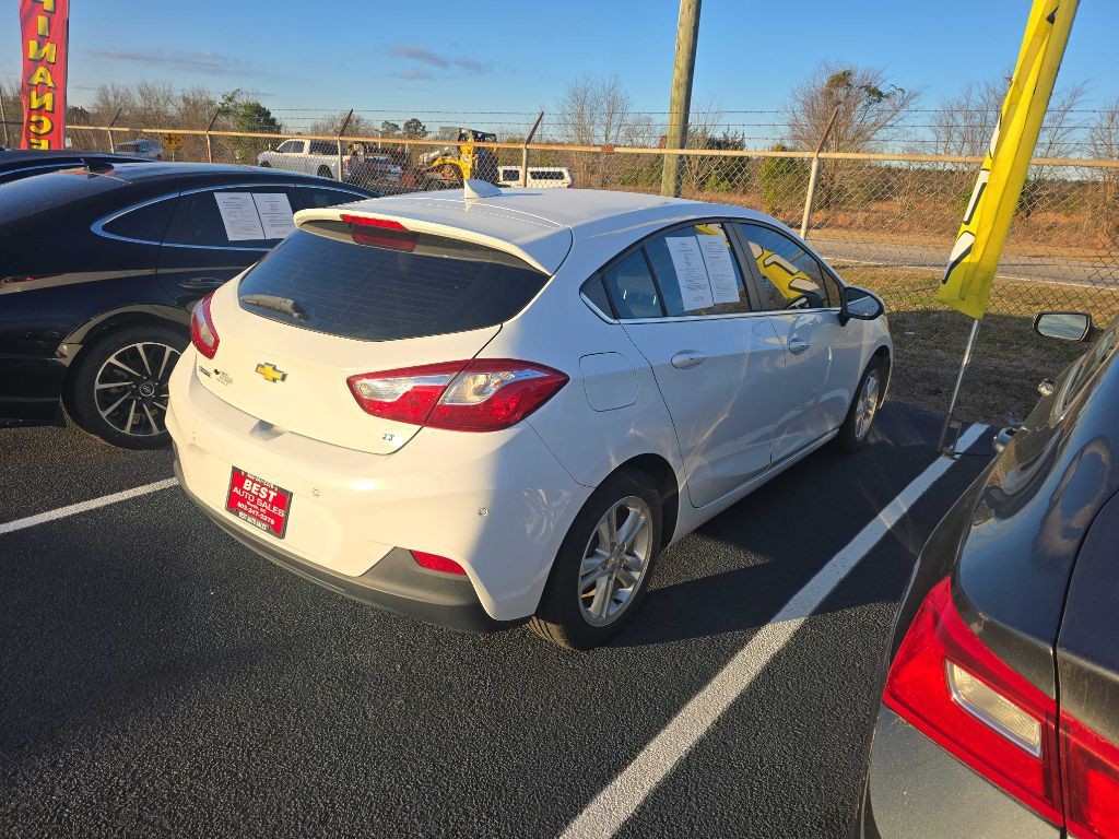 2017 Chevrolet Cruze Image 2